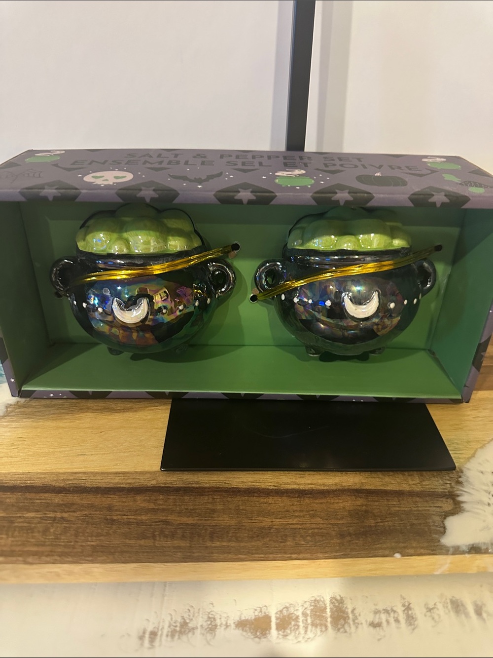 Iridescent Green Cauldron Salt & Pepper Set - Unknown Brand